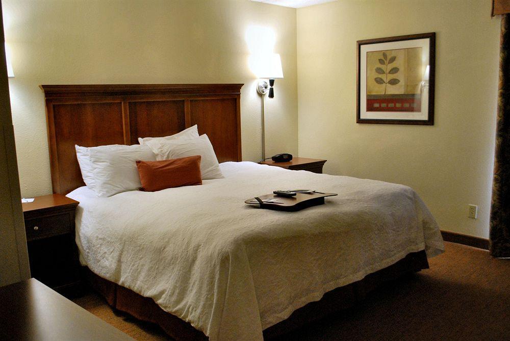 Hampton Inn Raleigh Capital Blvd North Szoba fotó