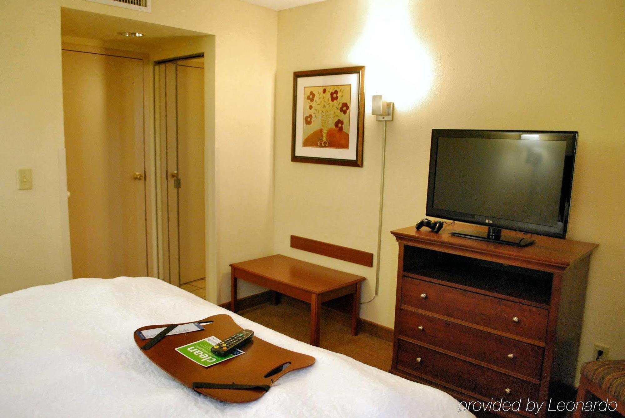 Hampton Inn Raleigh Capital Blvd North Szoba fotó