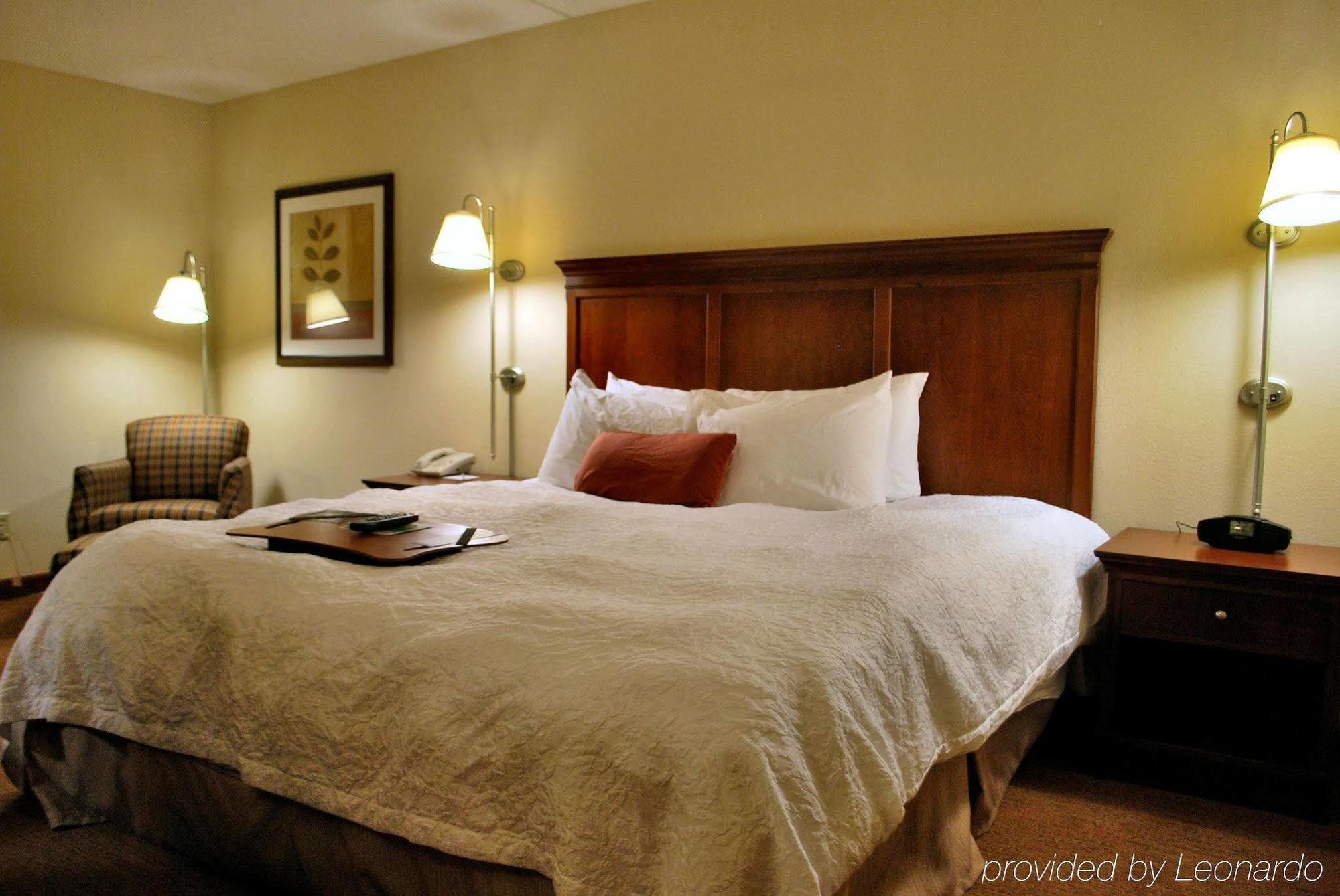 Hampton Inn Raleigh Capital Blvd North Szoba fotó