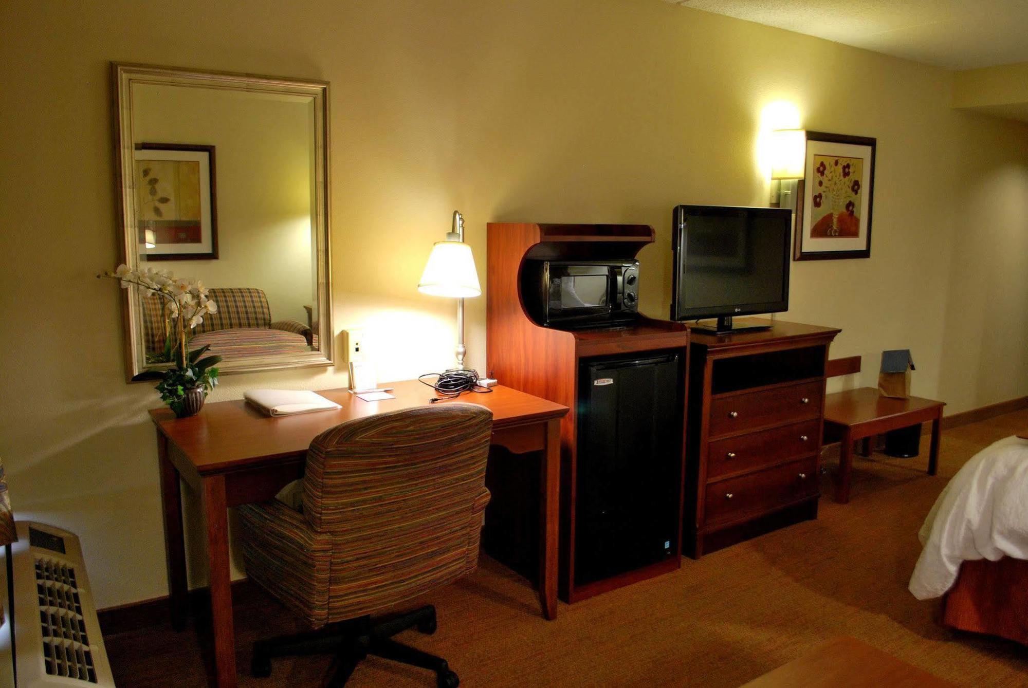 Hampton Inn Raleigh Capital Blvd North Szoba fotó
